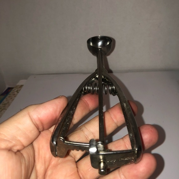 Vintage stainless steel  Ice Cream Scoop- for those warm summer days -used - Picture 3 of 11